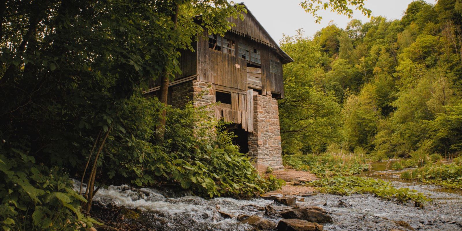 Le moulin, la rivière, le four